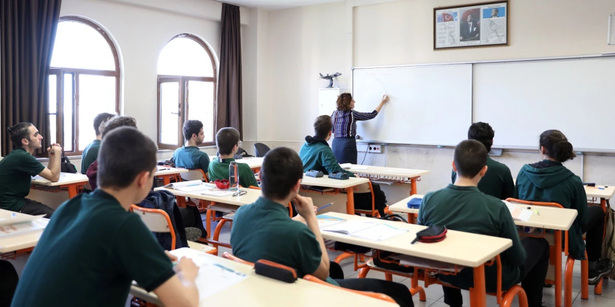 Y&ouml;netici G&ouml;revlendirme Ve &Ouml;ğretmenlerin Yer Değiştirme Takvimleri A&ccedil;ıklandı