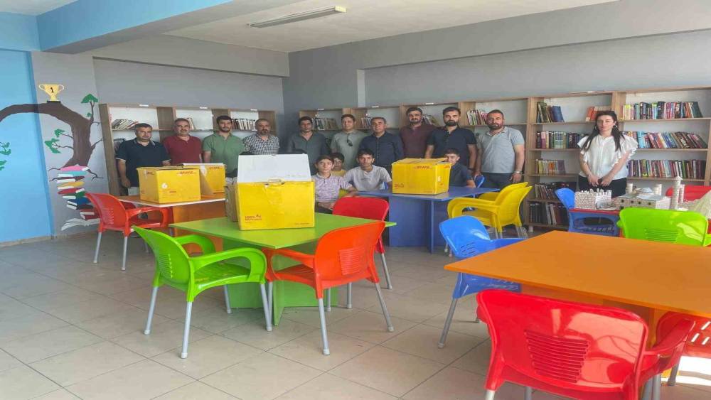 Kardeş köy okuluna kütüphane desteği
