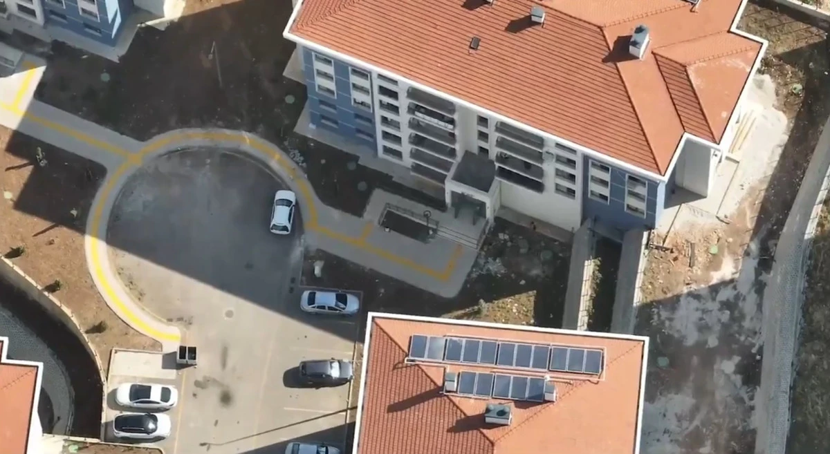 18 Dolandırıcılık Su&ccedil;undan Aranan H&uuml;k&uuml;ml&uuml; Havalandırma Boşluğunda Yakalandı
