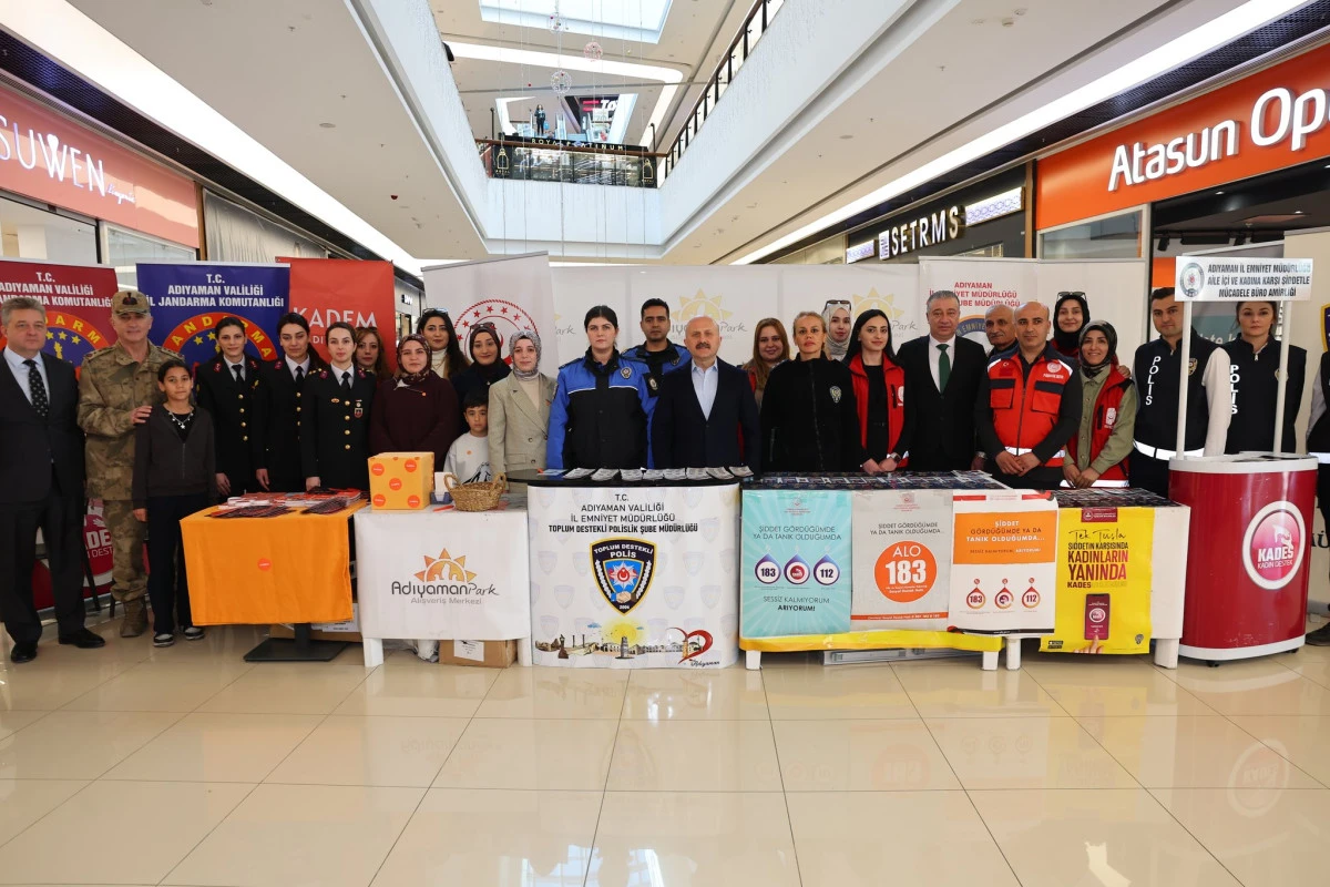 8 Mart Standı: Kadın Haklarına Dikkat &Ccedil;ekildi