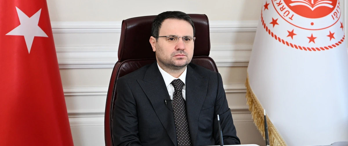 Adalet Bakanı G&uuml;rlek&rsquo;ten Yapay Zek&acirc; ve Hukuk Okuryazarlığı A&ccedil;ıklaması