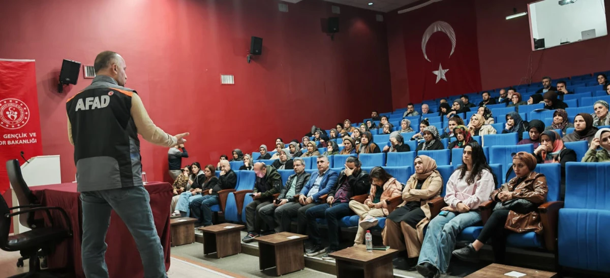 Adıyaman KYK Kız Öğrenci Yurdu’nda Afet Farkındalık Eğitimi Düzenlendi