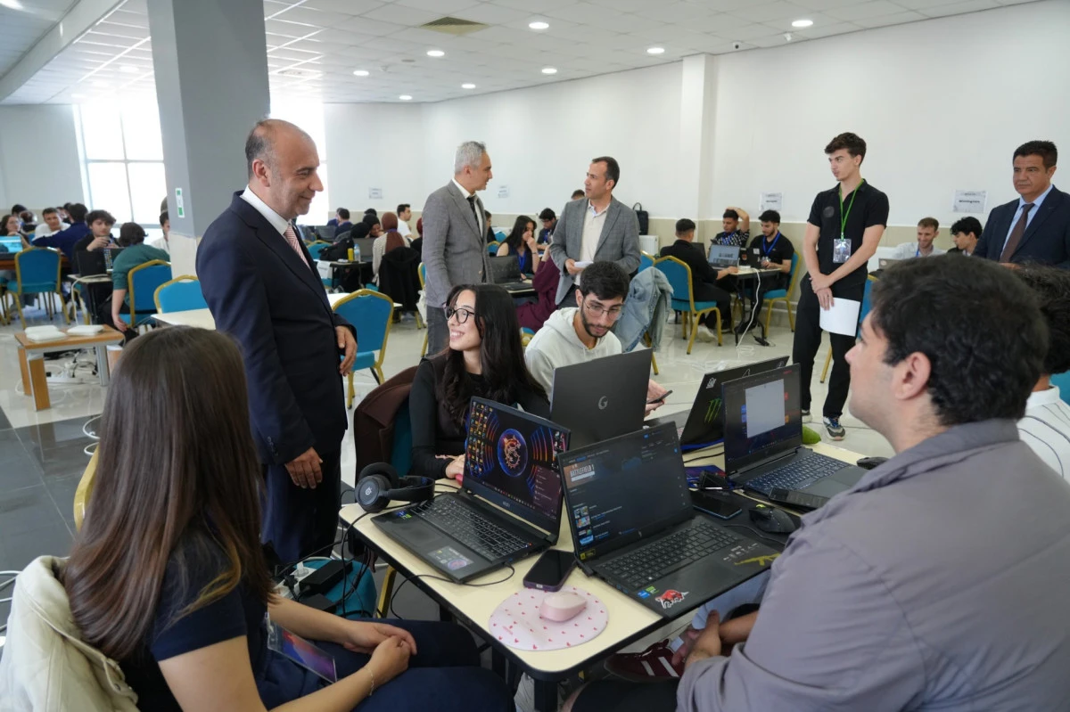 Adıyaman &Uuml;niversitesi&rsquo;nde &Ouml;ğrenciler Siber G&uuml;venlik İ&ccedil;in Yarıştı