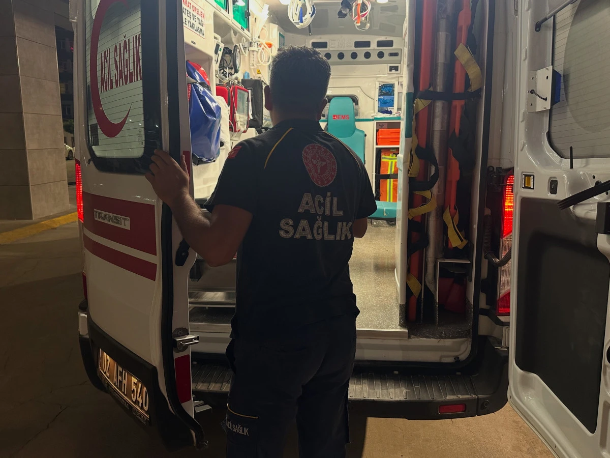 Adıyaman'da Çapa Motoru Devrildi: 4 Yaralı  