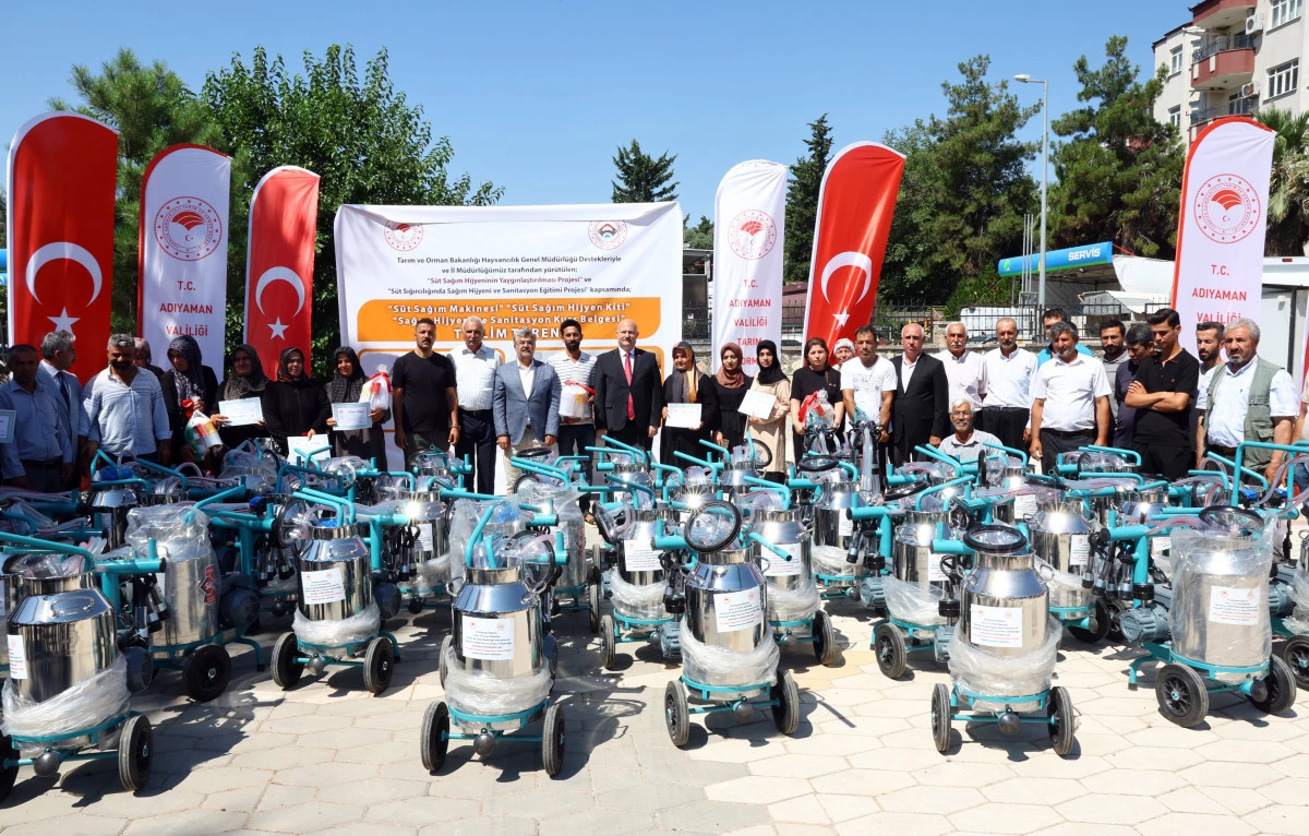 Adıyaman'da Deprem Sonrası Hayvancılığa G&uuml;&ccedil; Veren Destek  109 S&uuml;t Sağım Makinesi ve Hijyen Kiti &Uuml;reticilere Teslim Edildi