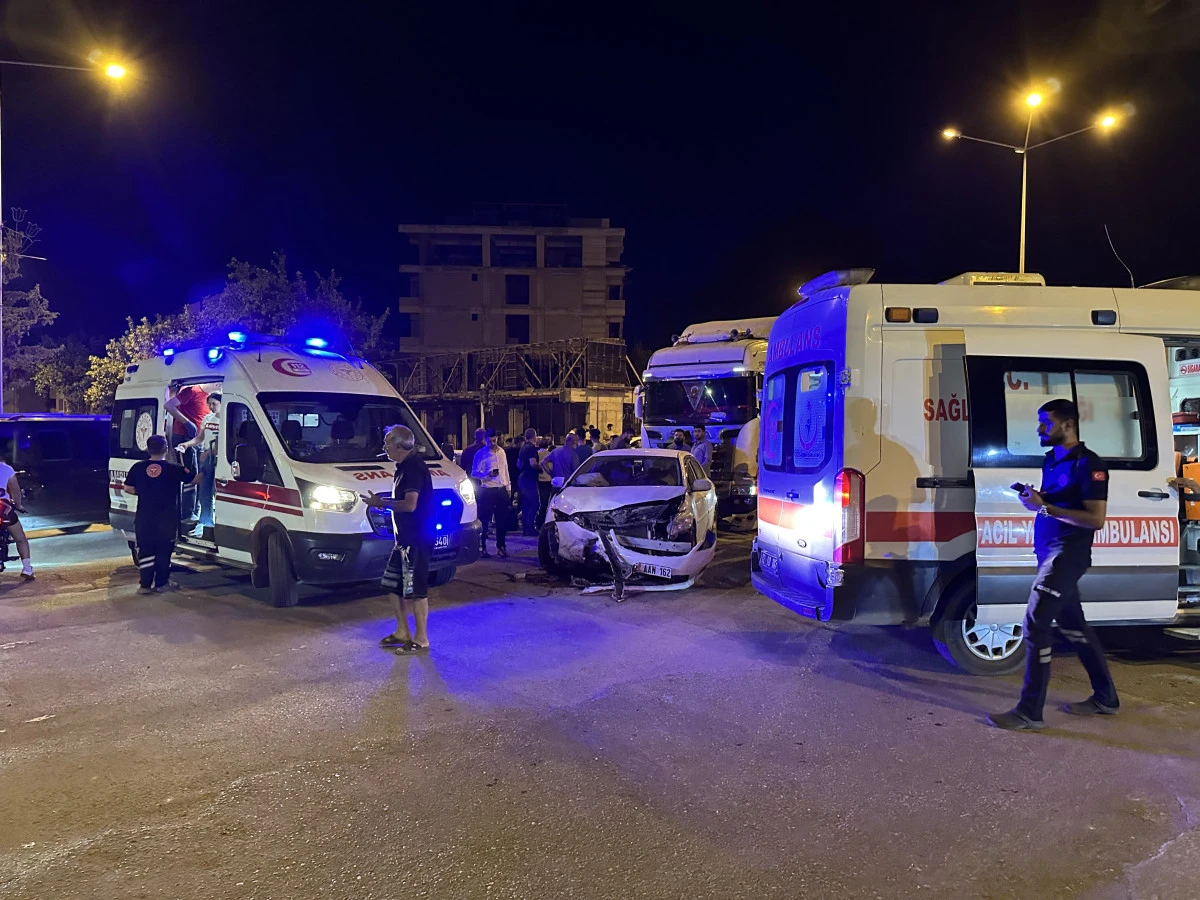 Adıyaman’da Dört Araç Birbirine Girdi: 2 Yaralı   