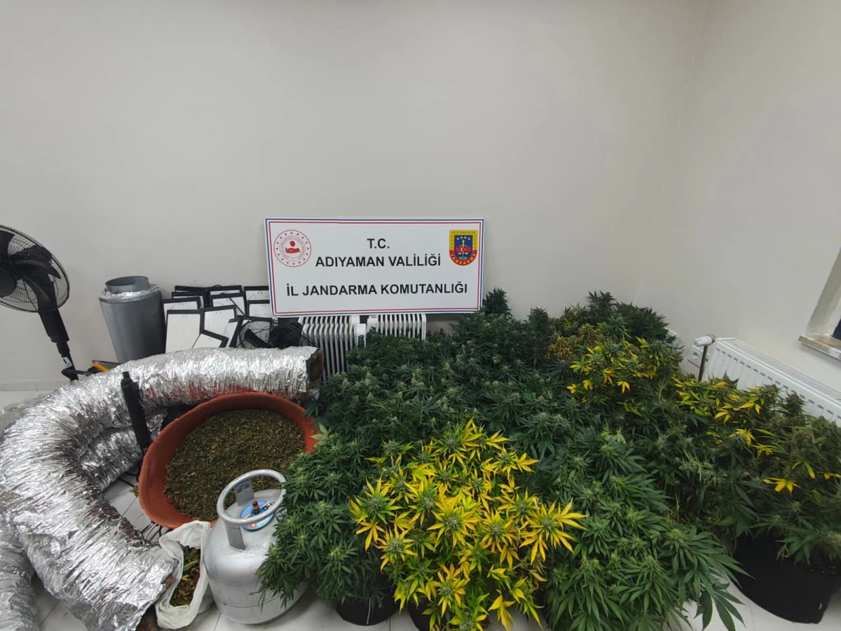 Adıyaman&rsquo;da Jandarmadan Uyuşturucu Operasyonu: 1 Ş&uuml;pheli Yakalandı