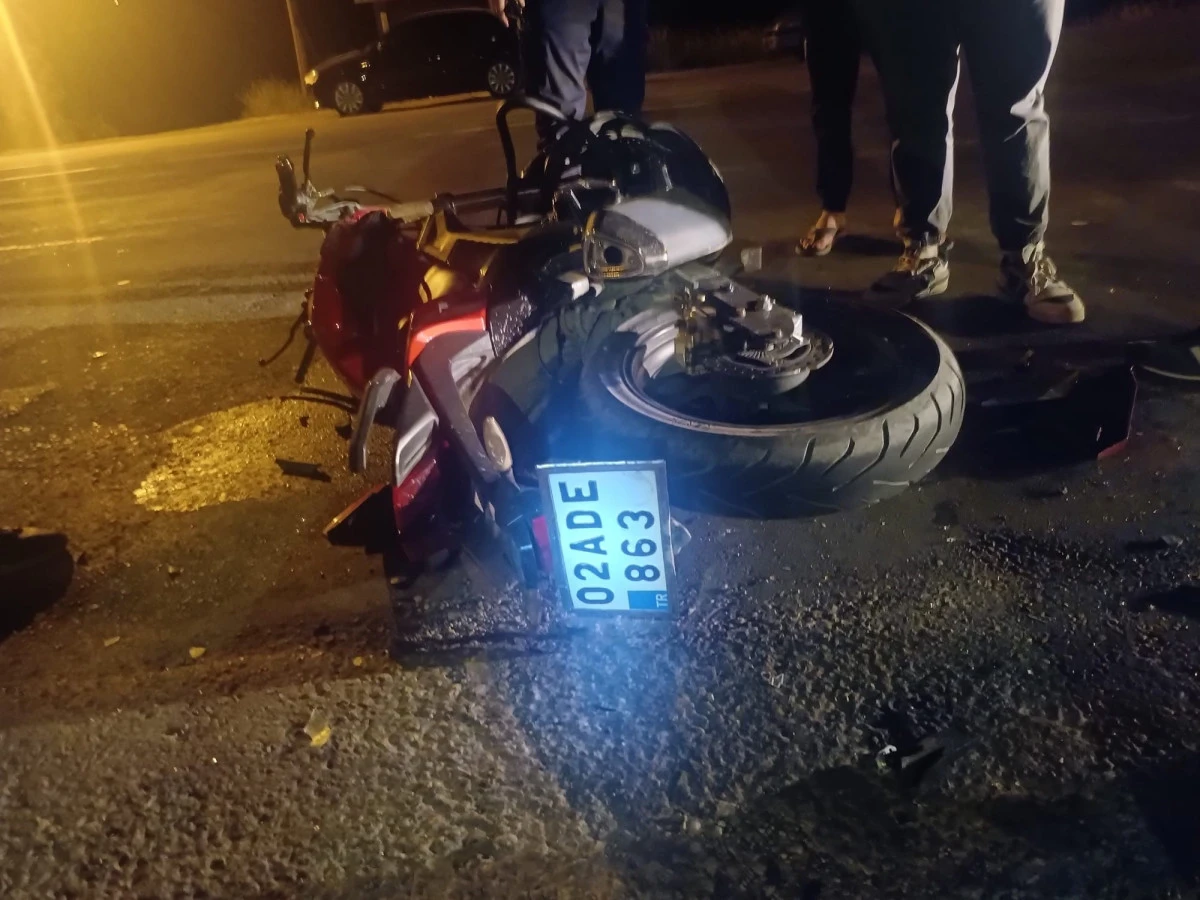 Adıyaman'da Otomobil İle Çarpışan Motosikletin Sürücüsü Hayatını Kaybetti  