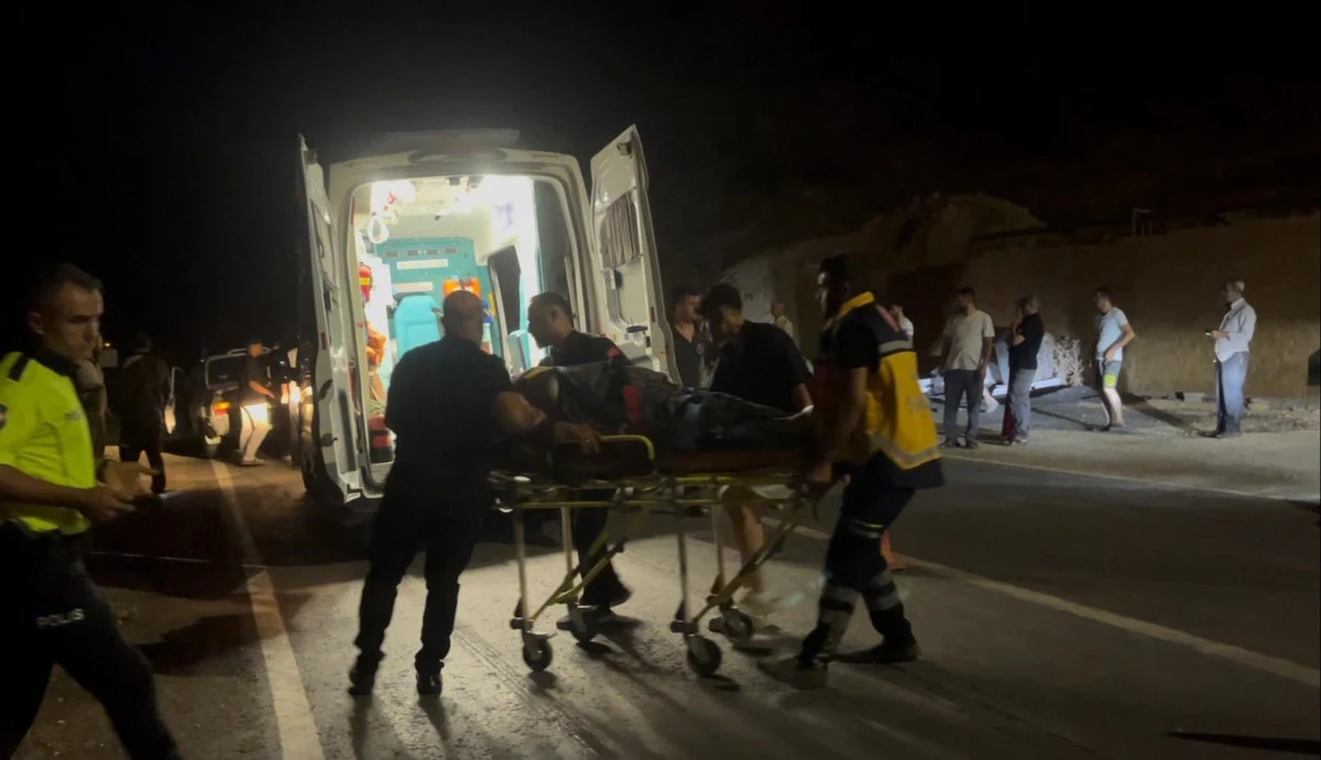 Adıyaman'da Otomobiller Çarpıştı: 3 Yaralı   