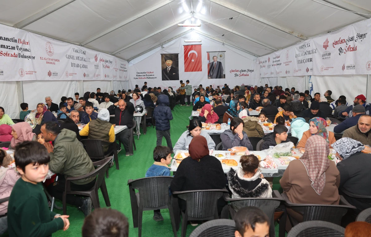 Adıyaman&rsquo;da Ramazan Bereketi Aynı Sofrada Paylaşıldı