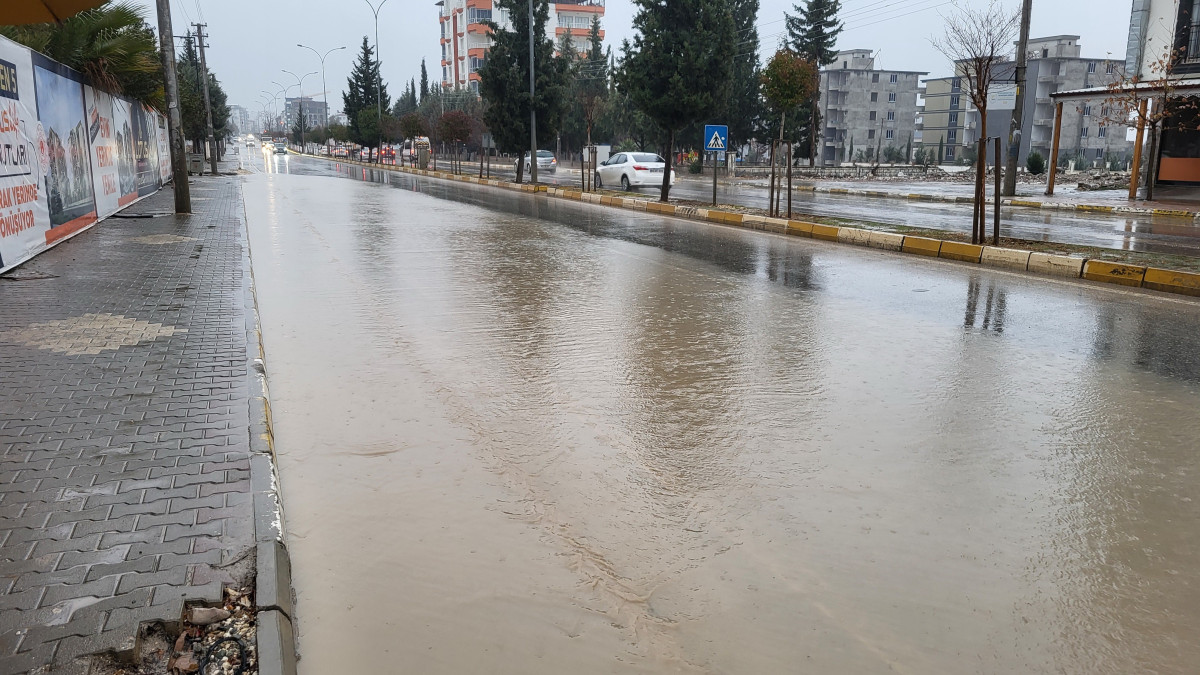 Adıyaman'da Sağanak Yağış Etkili Oldu