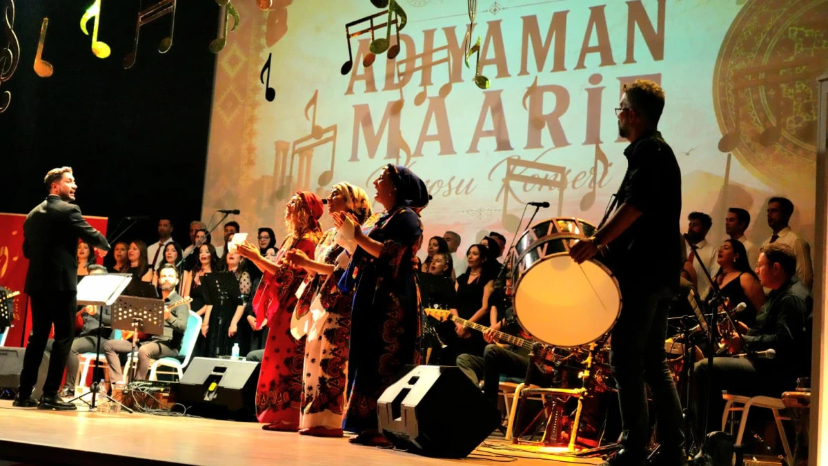 Adıyaman&rsquo;da Sanat Dolu Gece: Maarif Korosu T&uuml;rk&uuml;lerle G&ouml;n&uuml;lleri Fethetti