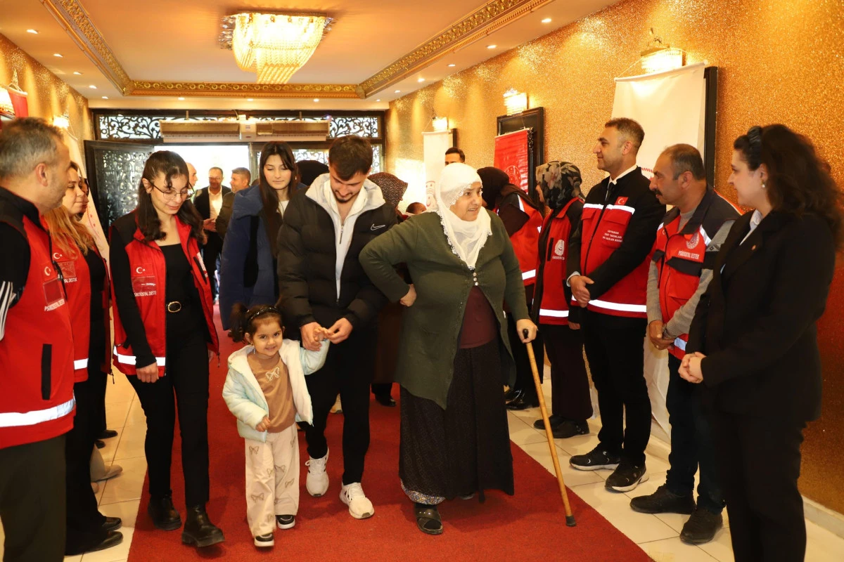 Adıyaman&rsquo;da Şehit Yakınları ve Gaziler İ&ccedil;in &ldquo;B&uuml;y&uuml;k Aile Sofrası&rdquo; İftarı D&uuml;zenlendi