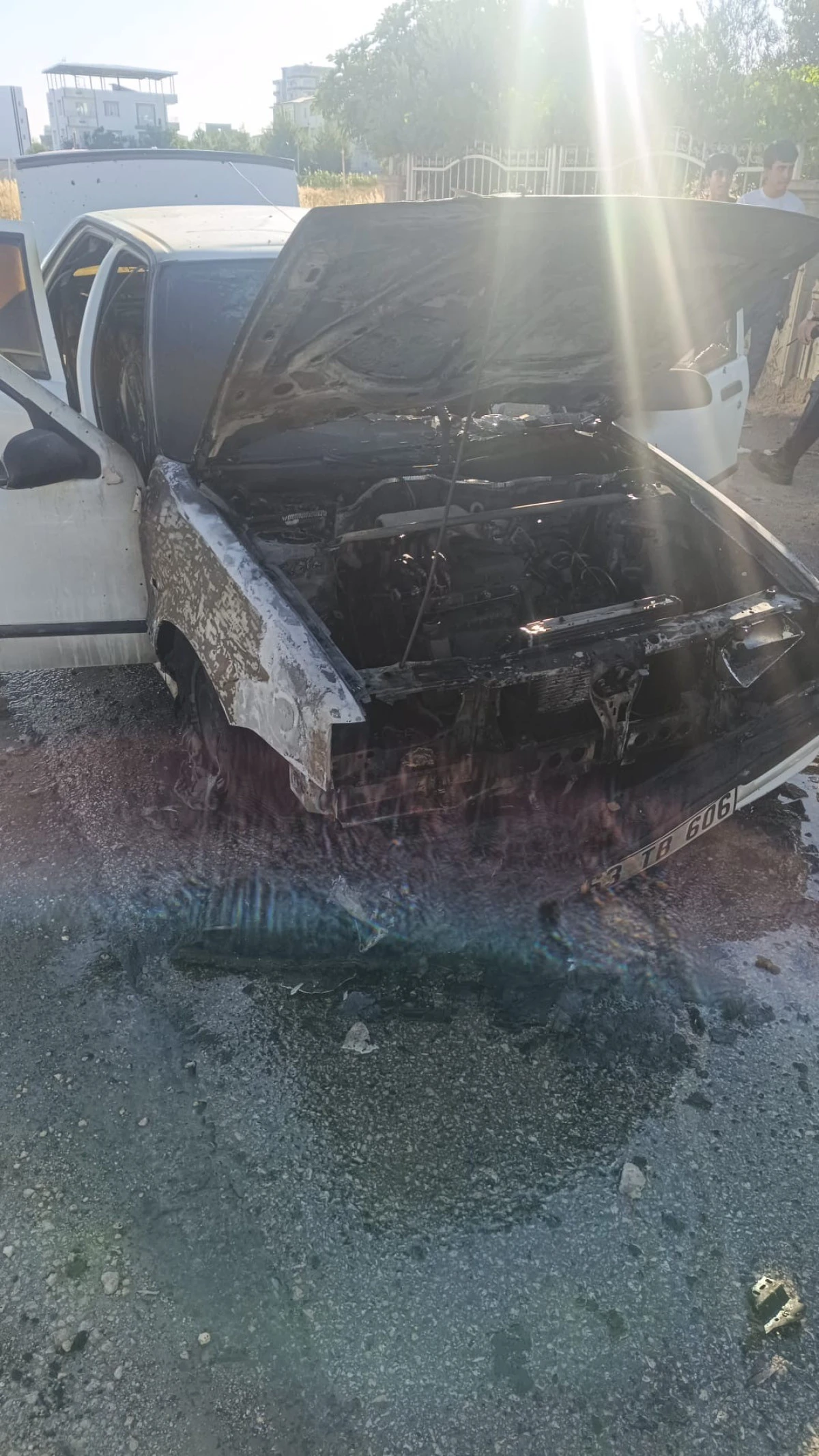 Adıyaman'da Seyir Halindeki Otomobil Alev Aldı   