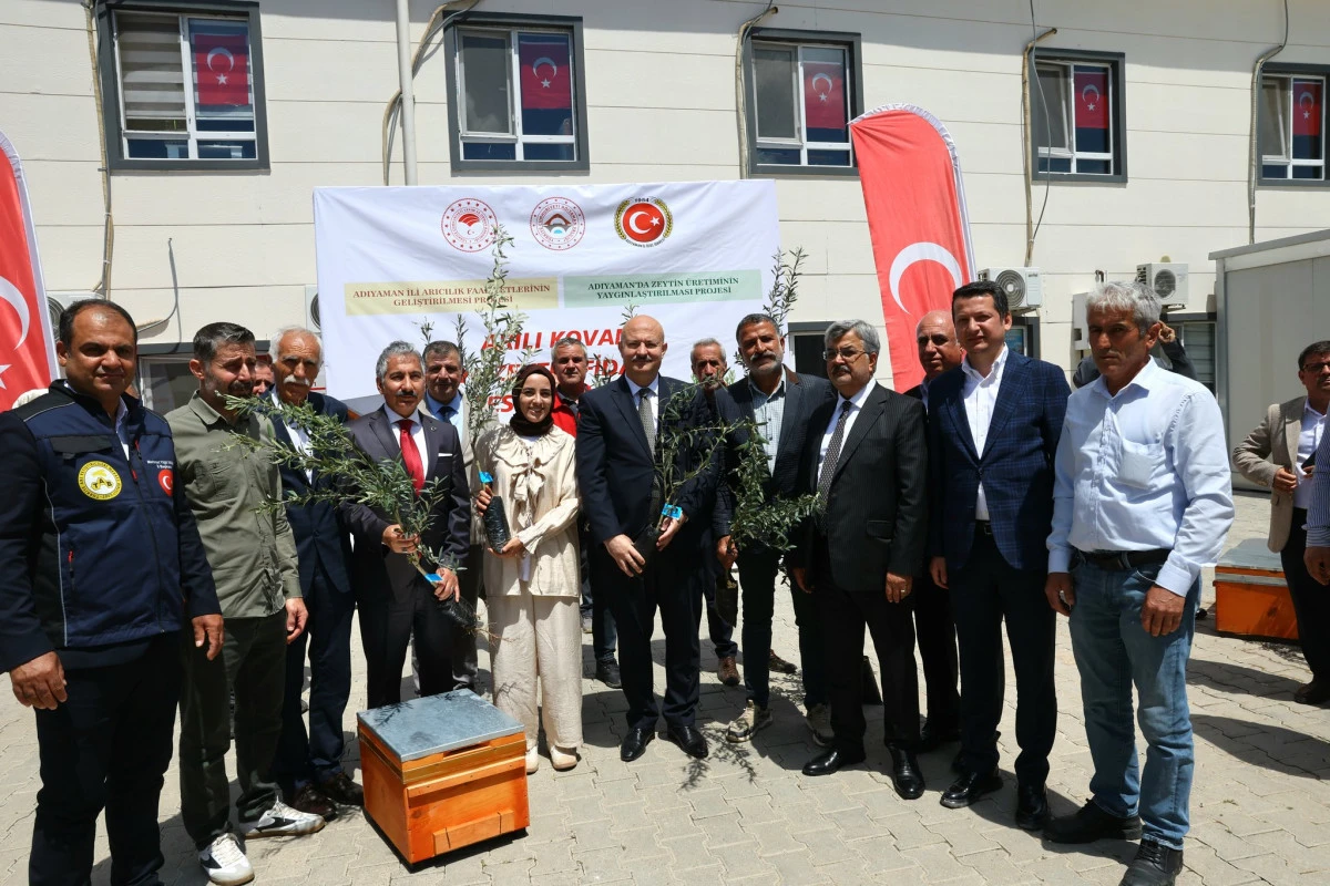 Adıyaman&rsquo;da Zeytin Ve Arıcılığa G&uuml;&ccedil;l&uuml; Destek: 27 Bin Fidan Ve Bin 500 Arılı Kovan &Uuml;reticilere Teslim Edildi