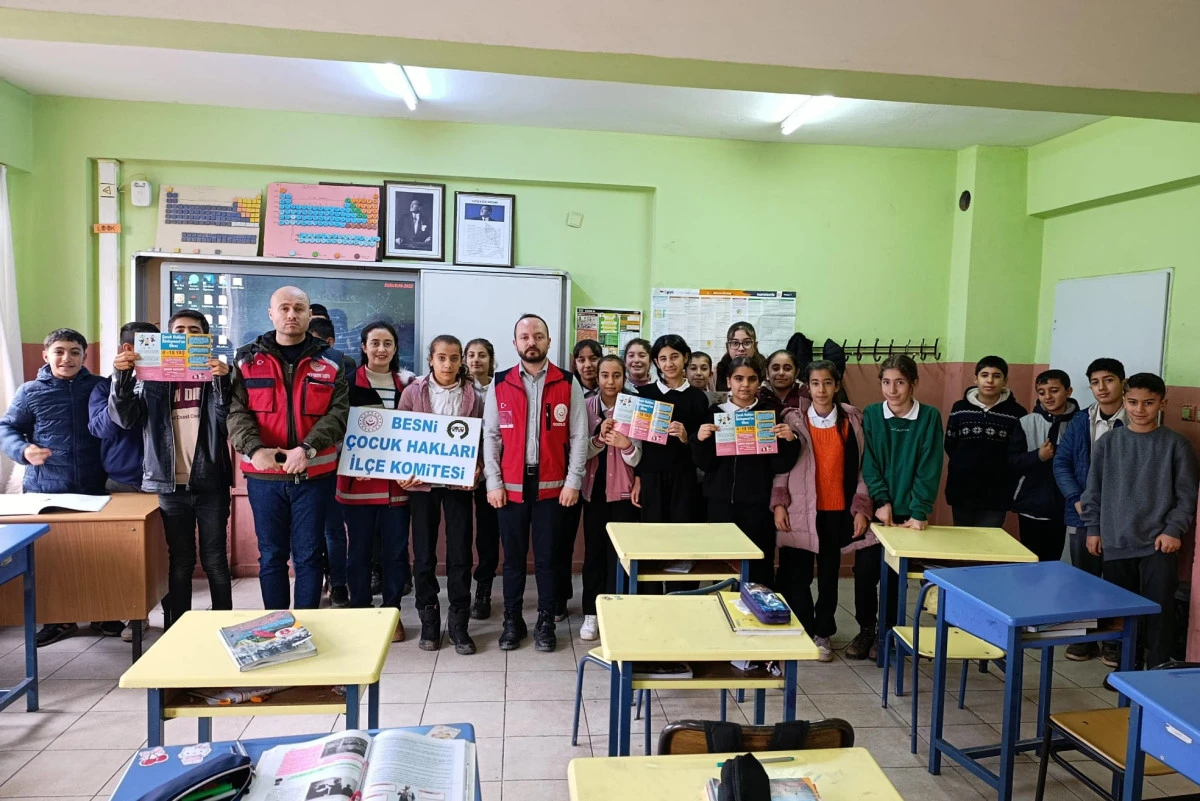 Aile ve &Ccedil;ocuklara Y&ouml;nelik Eğitim ve Farkındalık &Ccedil;alışmaları S&uuml;r&uuml;yor