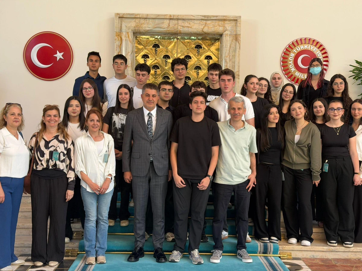 AK Parti Adıyaman Milletvekili Do&ccedil;. Dr. İshak Şan'dan Karne Mesajı
