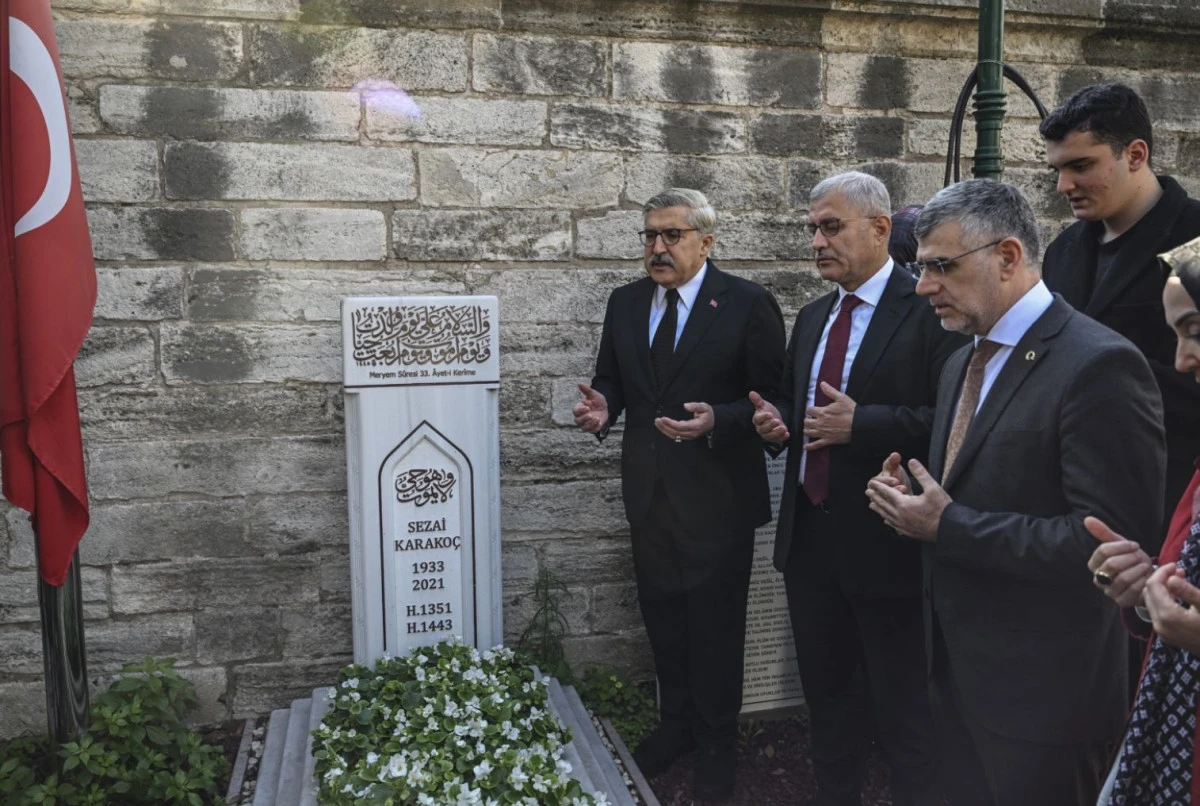 AK Parti Kültür ve Sanat Politikaları Başkanlığından Sezai Karakoç’un ölüm yıldönümünde kabrine ziyaret