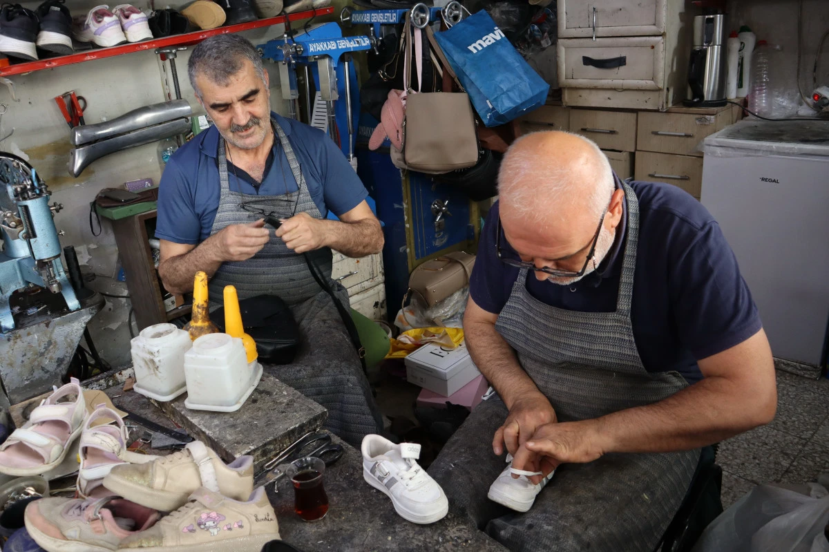Ayakkabı Tamirciliği Mesleği Ölüyor   