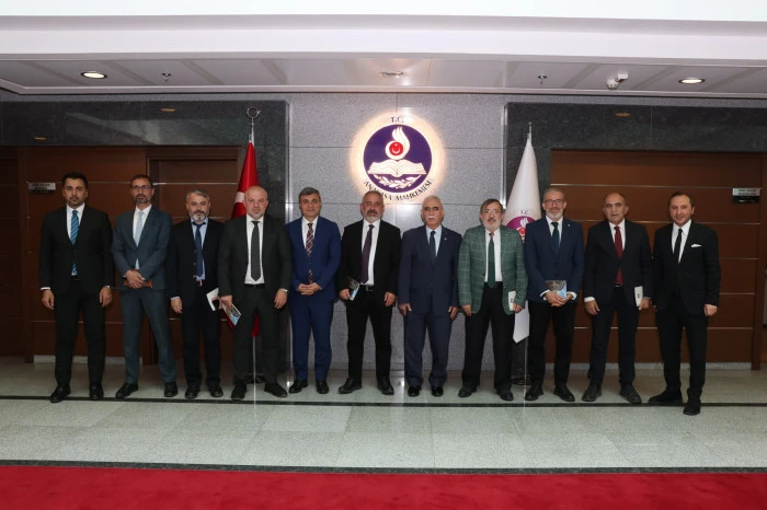 AYM BAŞKANI KADİR &Ouml;ZKAYA&rsquo;DAN &Ccedil;ARPICI A&Ccedil;IKLAMALAR: &ldquo;AYM KANUNA UYGUNLUK DEĞİL ANAYASAL DENETİM YAPMAKTADIR&rdquo;