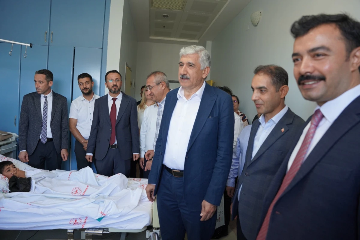 Başkan Hallaç, Sünnet Şöleninde Çocuklarla Yakından İlgilendi