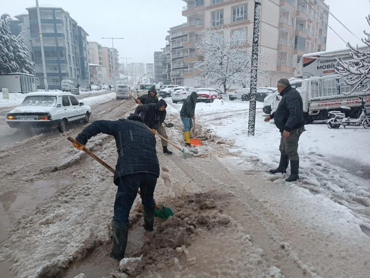 Başkan Yıldırım&rsquo;dan Karla M&uuml;cadele Ekiplerine Teşekk&uuml;r