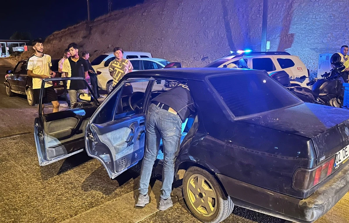 Besni’de 72 Kişi Ve 29 Araç Denetlendi   
