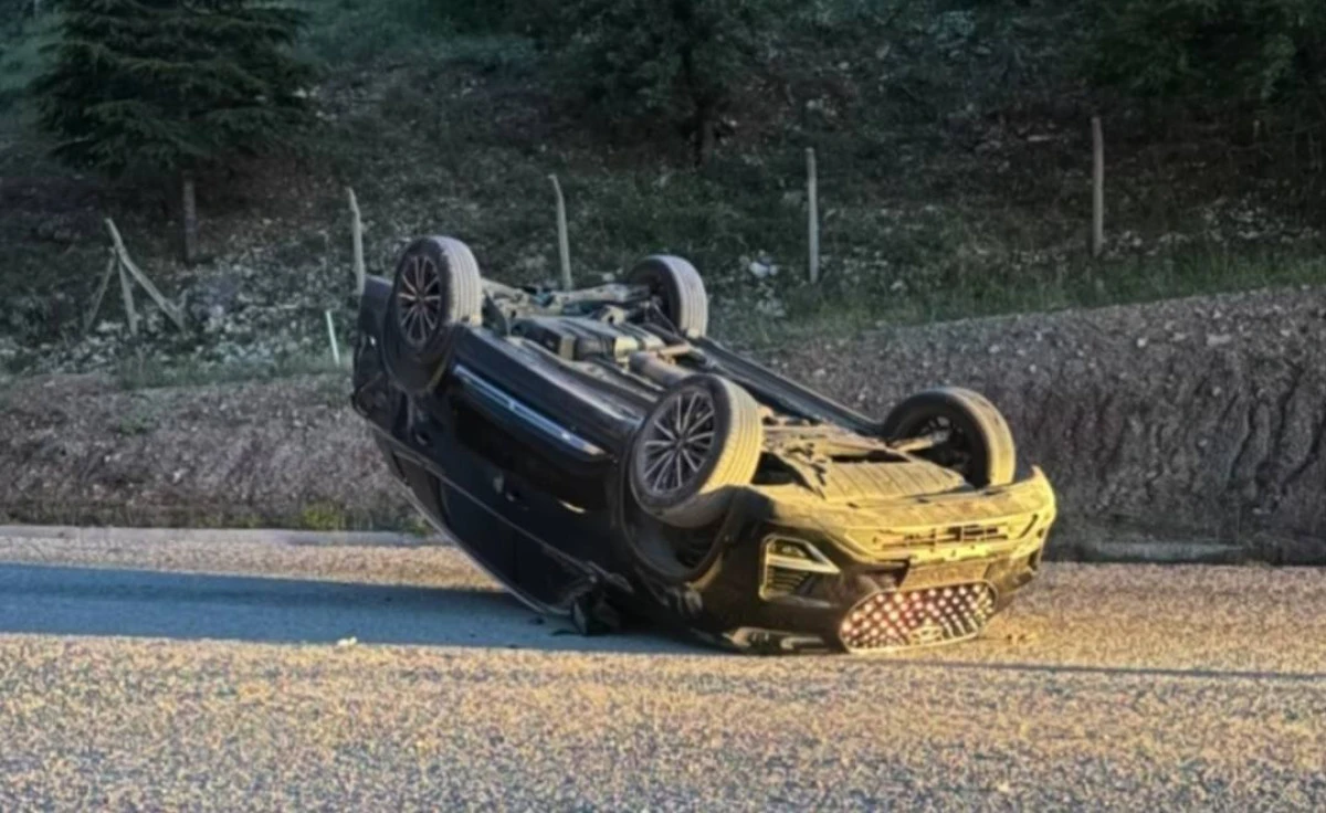 Besni&rsquo;de Kontrolden &Ccedil;ıkan Otomobil Takla Attı