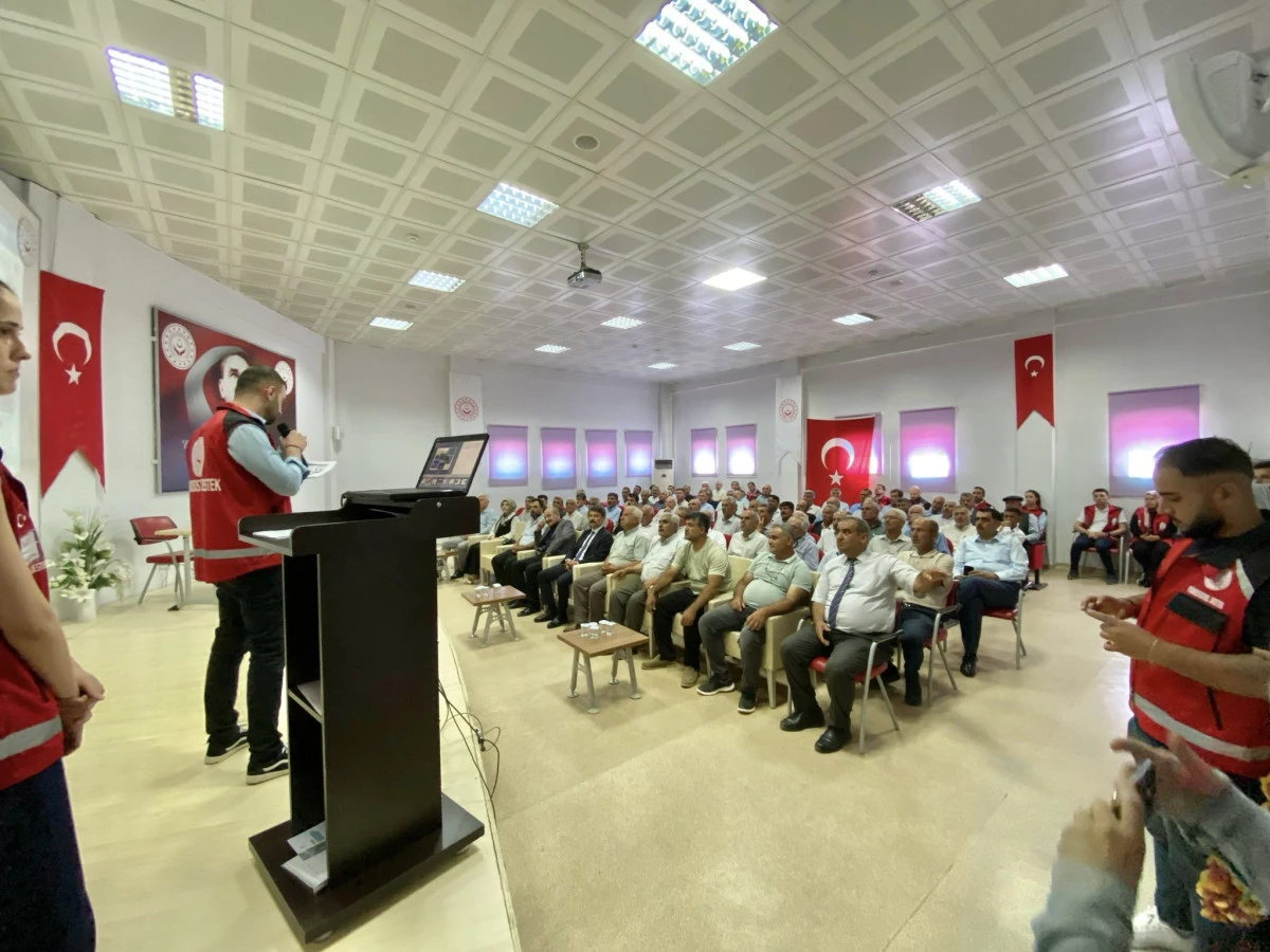 Besni&rsquo;de Muhtarlara &ldquo;Aile ve N&uuml;fus 10 Yılı&rdquo; Bilgilendirme Toplantısı