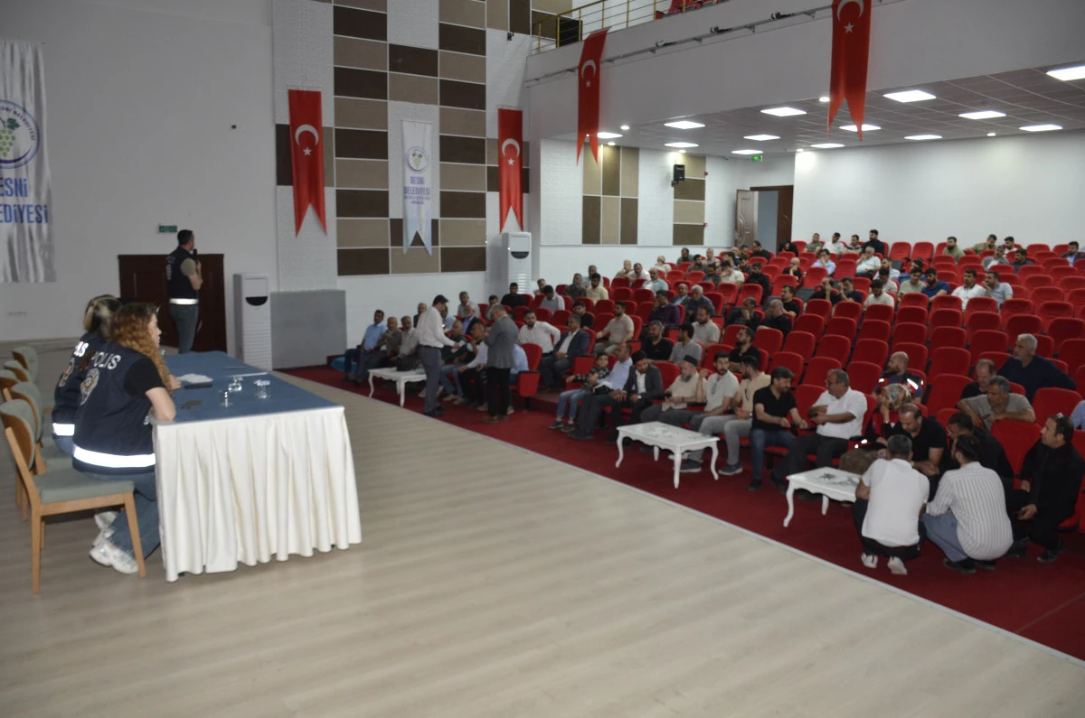 Besni’de "Sanal kumar bağımlılığı ile mücadele" eğitimi gerçekleştirildi   