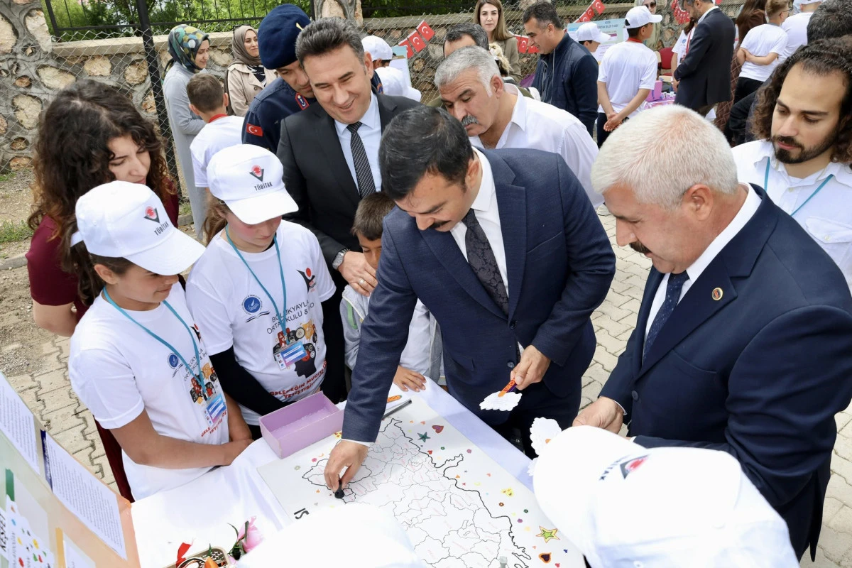 B&Ouml;L&Uuml;KYAYLA&rsquo;DA T&Uuml;BİTAK 4006 BİLİM FUARI VE OKUMA SALONU ZİYARETİ