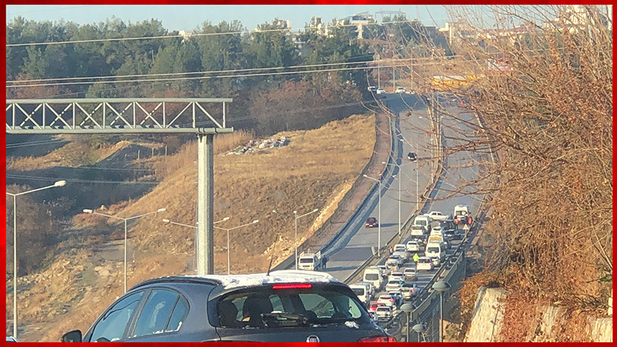 Buzlanan Yol Kazaya Neden Oldu