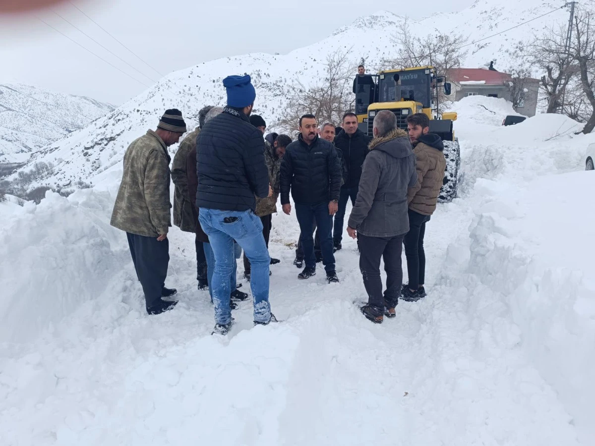 &Ccedil;elikhan&rsquo;da Yol A&ccedil;ma &Ccedil;alışmaları S&uuml;r&uuml;yor