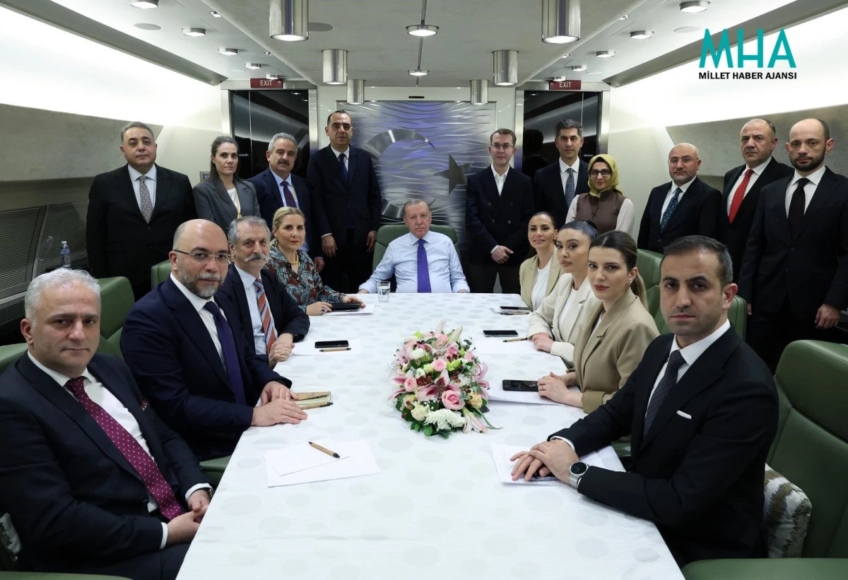 Cumhurbaşkanı Erdoğan Etiyopya Ziyareti D&ouml;n&uuml;ş&uuml; U&ccedil;akta Gazetecilerle A&ccedil;ıklamalarda Bulundu