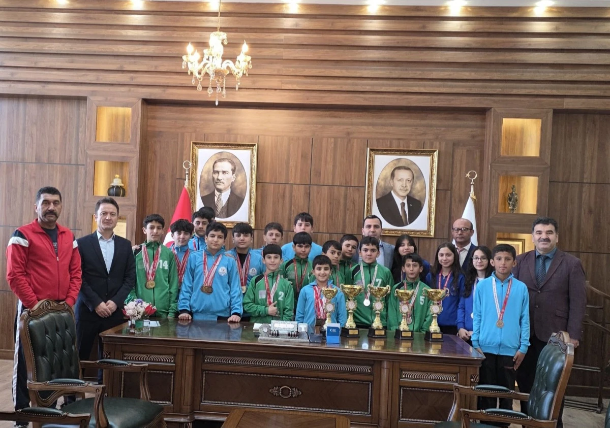 Cumhuriyet Ortaokulu&rsquo;ndan Gururlandıran Başarılar