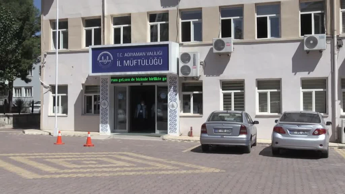 Deprem Şehri Adıyaman H&acirc;l&acirc; M&uuml;ft&uuml;s&uuml;z ve Yarım Kalan İbadethanelerle Baş Başa 