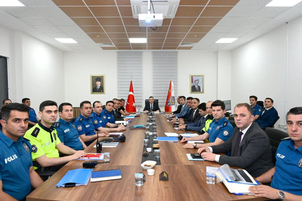Emniyet M&uuml;d&uuml;rl&uuml;ğ&uuml;&rsquo;nde Personel G&ouml;r&uuml;şmeleri ve 5 Aylık Değerlendirme Toplantısı