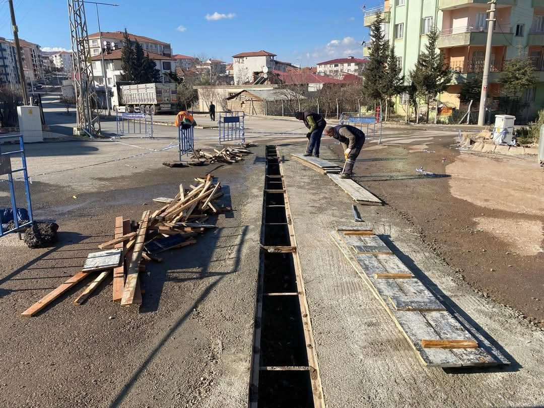 Fen işleri müdürlüğü ekipleri çalışmalarını sürdürüyor