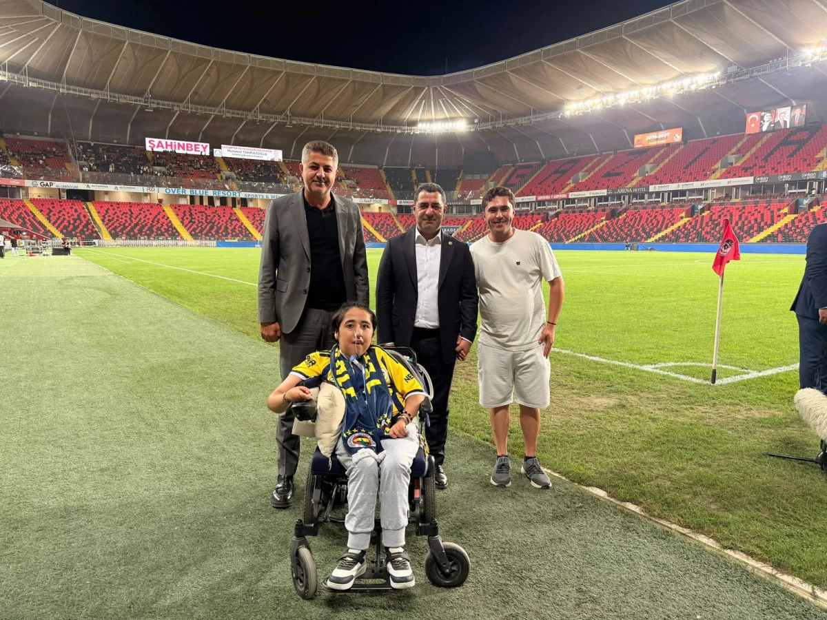 FIRDEVS&rsquo;İN FENERBAH&Ccedil;E HAYALİ GER&Ccedil;EK OLDU