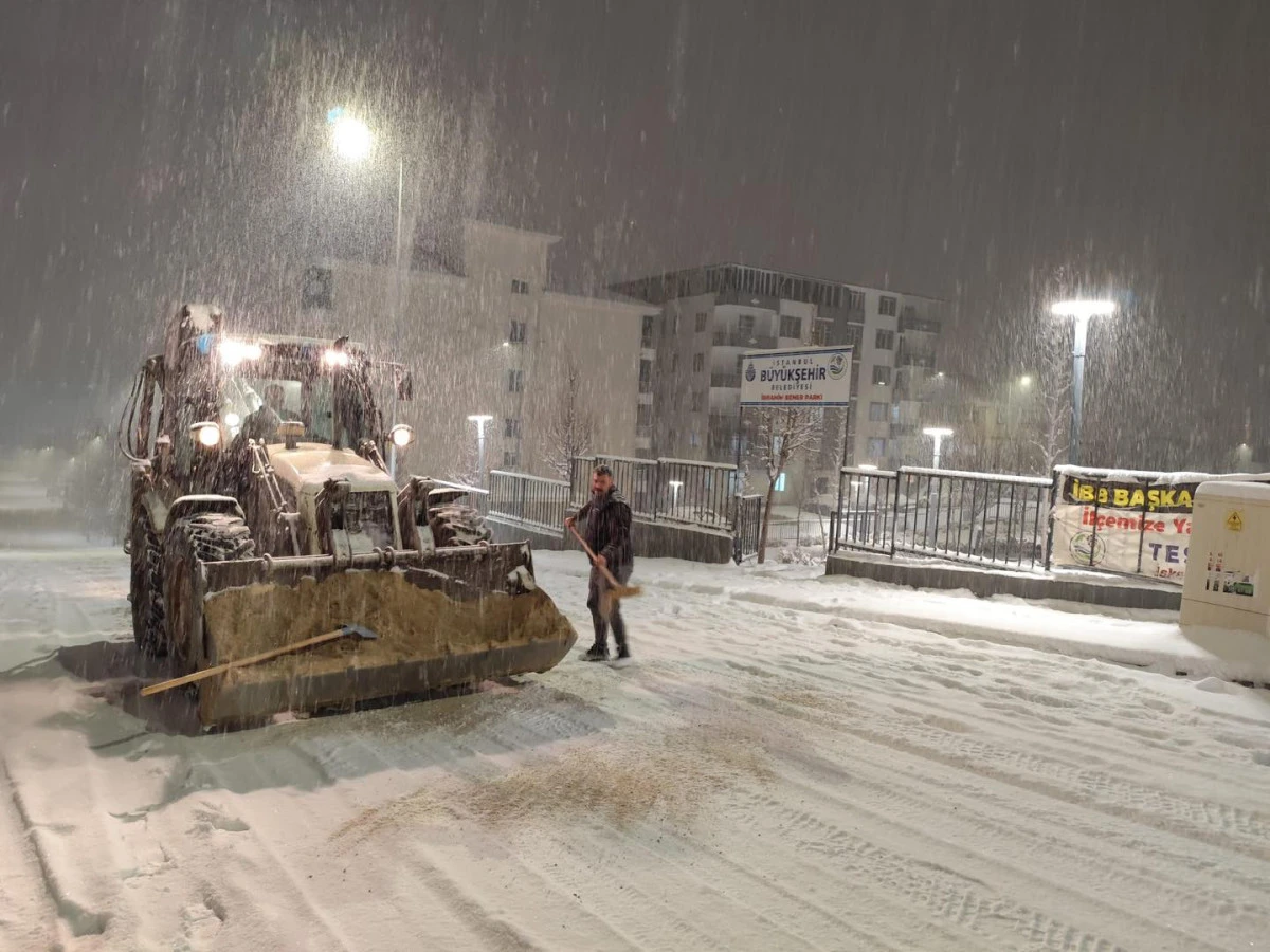 G&ouml;lbaşı Belediyesi Yoğun Kar Yağışına Karşı Teyakkuzda
