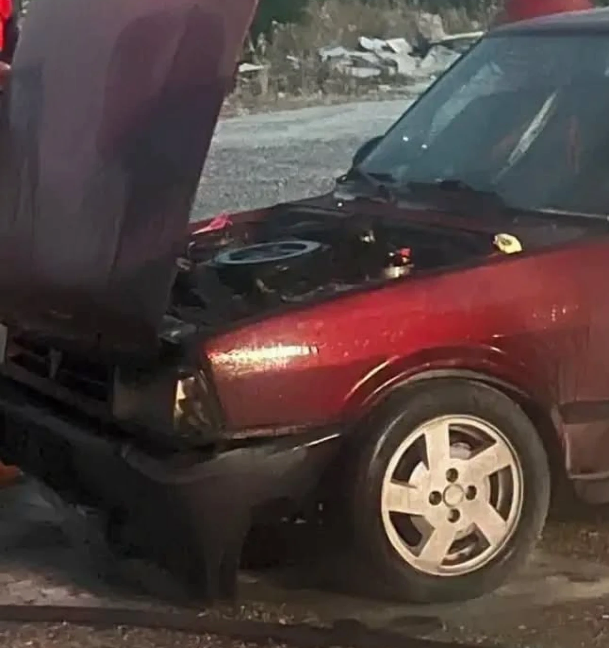 G&ouml;lbaşı-Besni Yol Ayrımında Otomobil Yangını Paniği