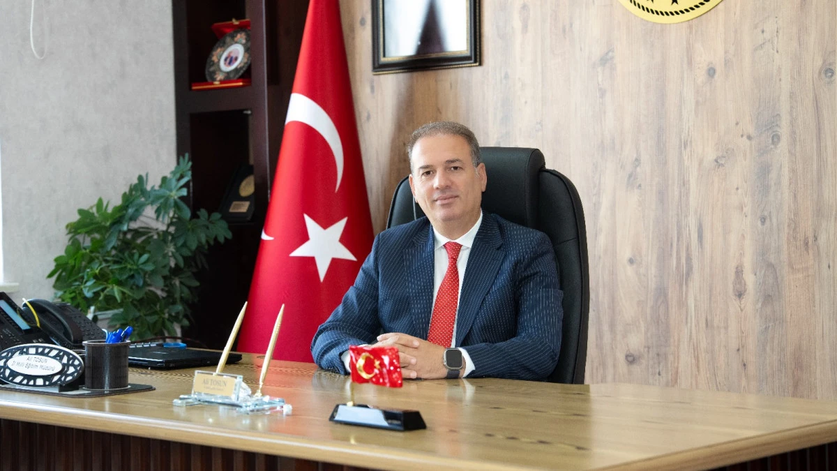 İl Milli Eğitim Müdürü Sayın Ali Tosun “24 Kasım Öğretmenler Günü” vesilesi ile bir mesaj yayınladı. 