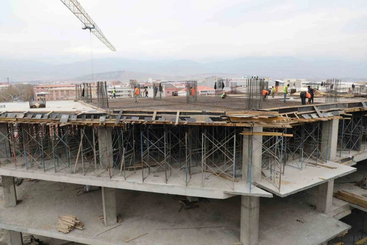 İnşaat Maliyetleri Ocak Ayında Hızla Y&uuml;kseldi: İş&ccedil;ilikte Dikkat &Ccedil;eken Artış