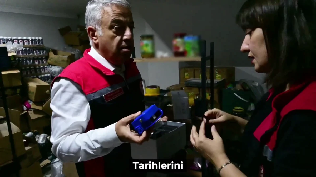 İzmir’de 30 Ton Son Kullanım Tarihi Geçmiş Gıda Ele Geçirildi