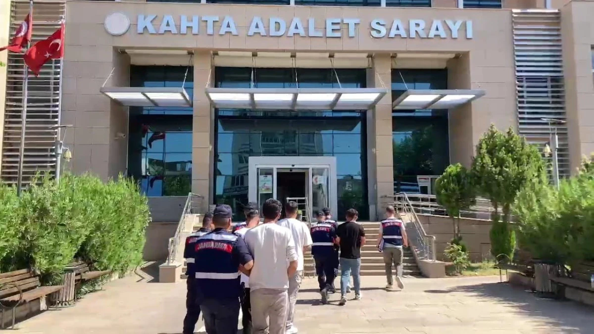 Jandarma Ekiplerinden Uyuşturucu Tacirlerine Operasyon: 4 Tutuklama 