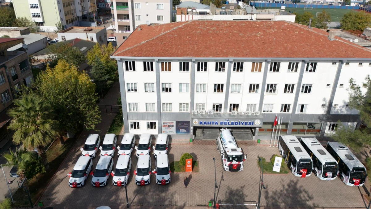Kâhta Belediyesi Araç Filosuna 14 Yeni Araç Daha Katıldı