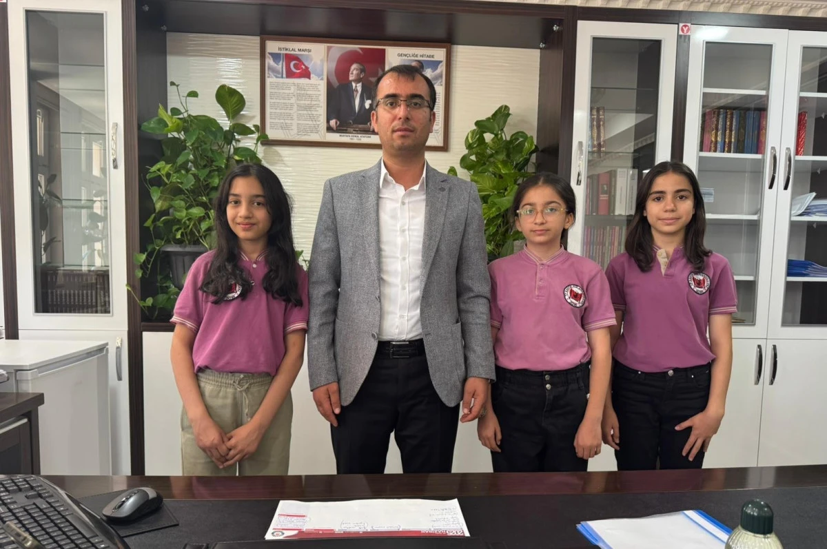 Kahta'da dört öğrenci 500 tam puanla Türkiye birincisi oldu   
