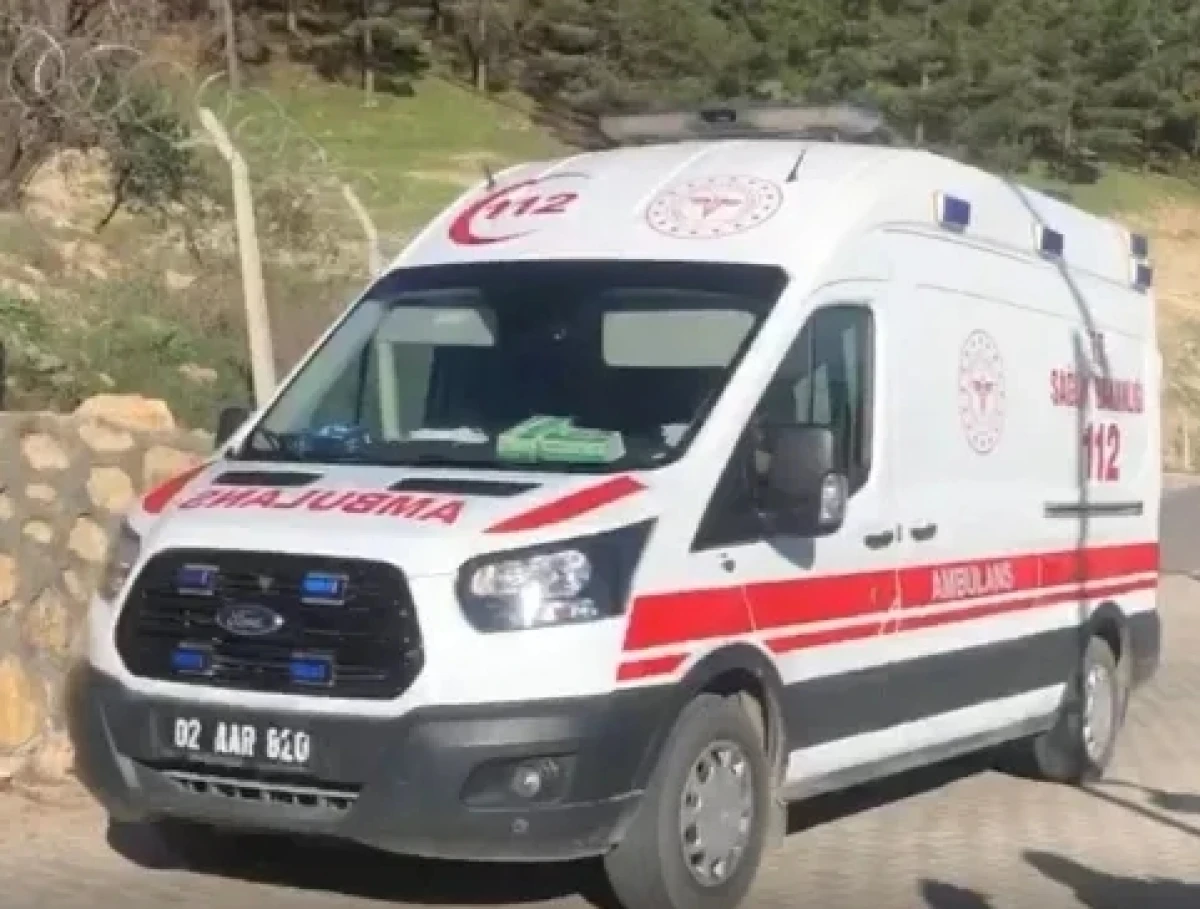 Kahta'da Otomobil Takla Attı: 4 Kişi Yaralandı