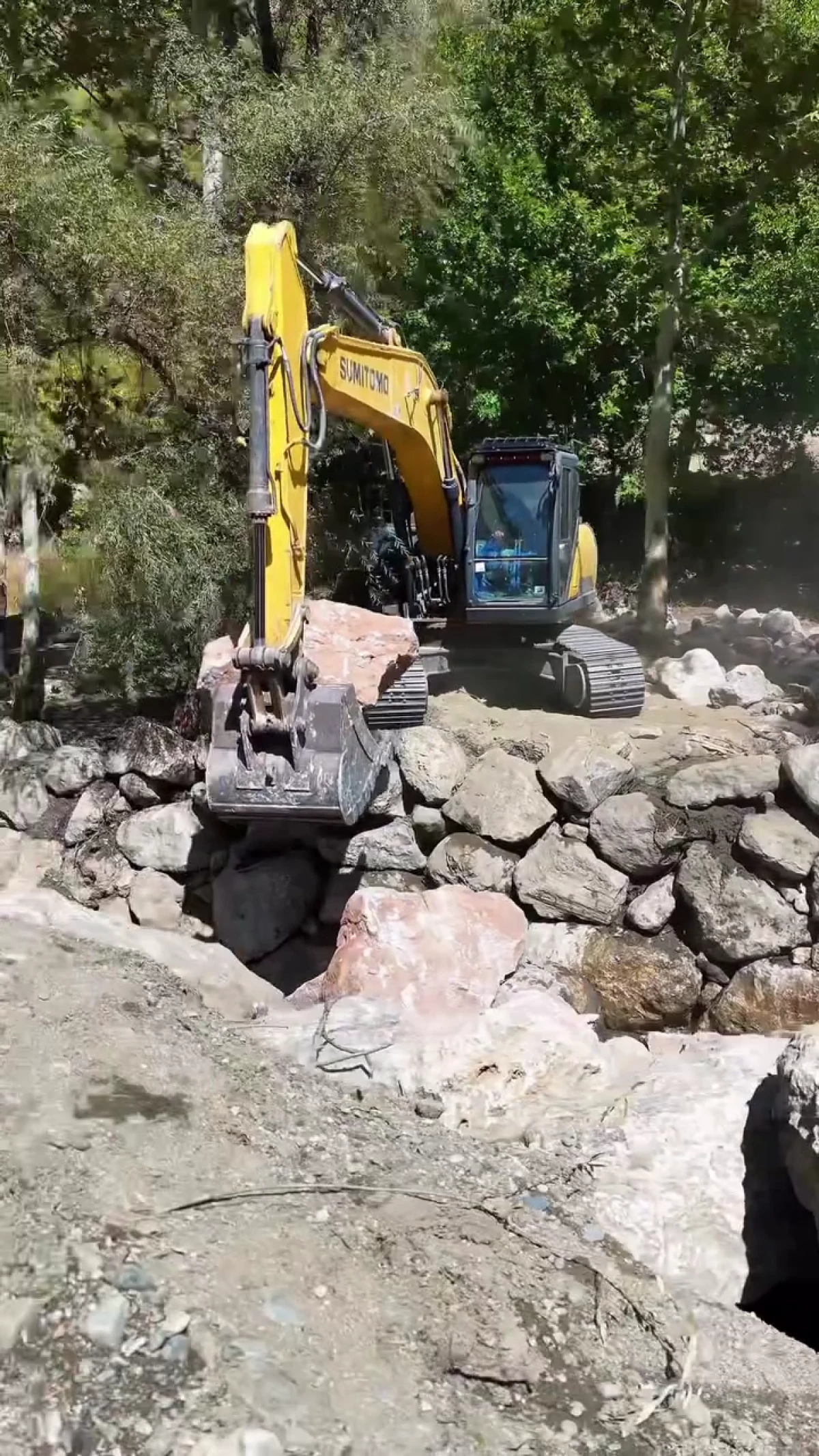Kahta’da Taşkın Riskine Karşı Su Yapısında Yoğun Mesai