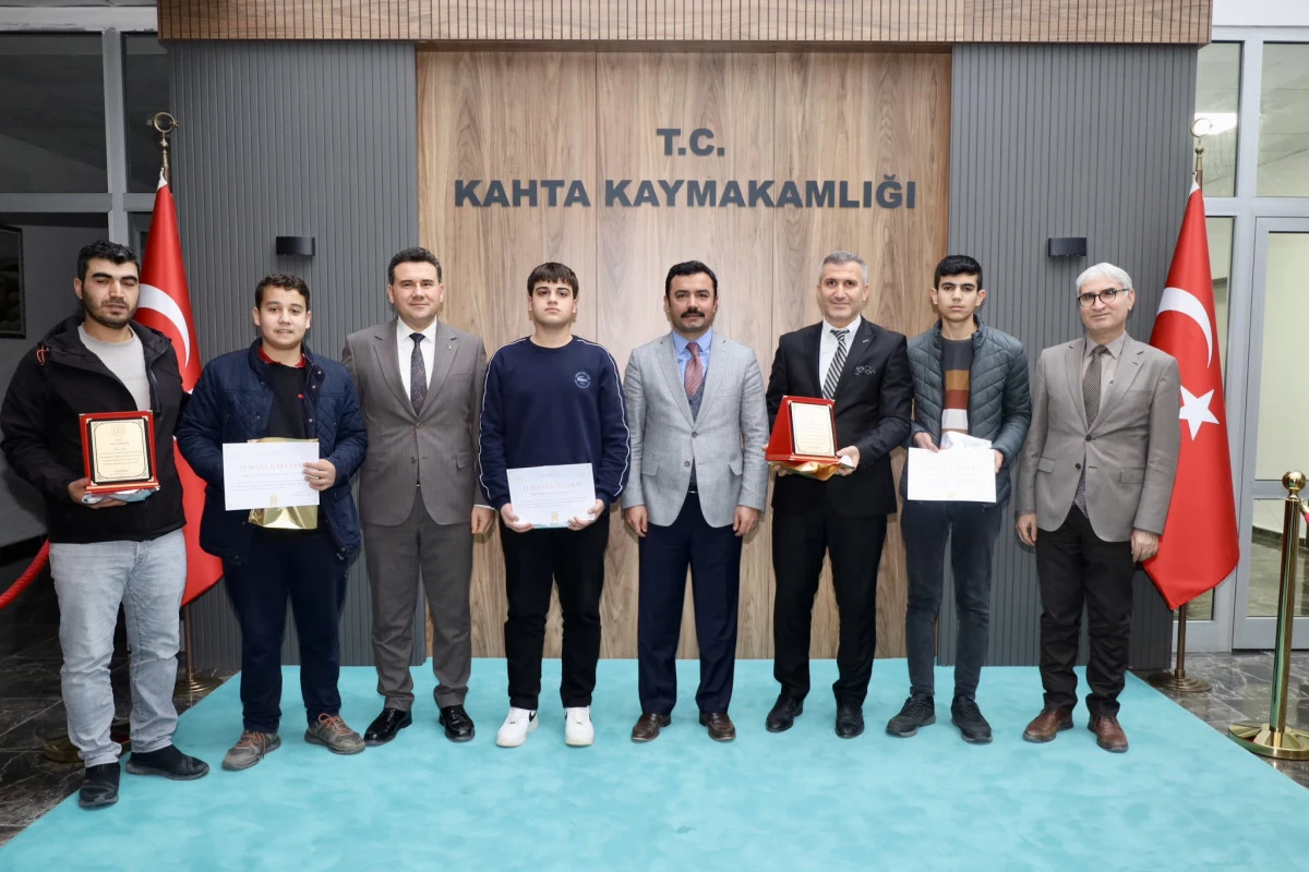 Kahta&rsquo;da T&Uuml;BİTAK Başarısı Gururlandırdı